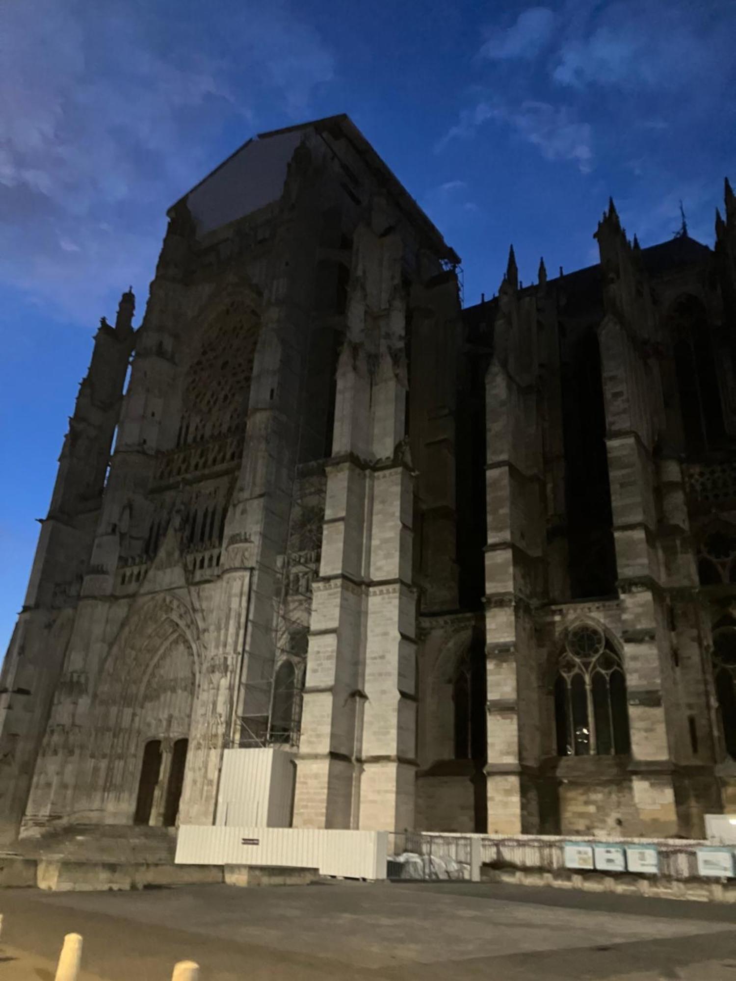 Lovely Appartement Vue Cathedrale Beauvais Exterior photo